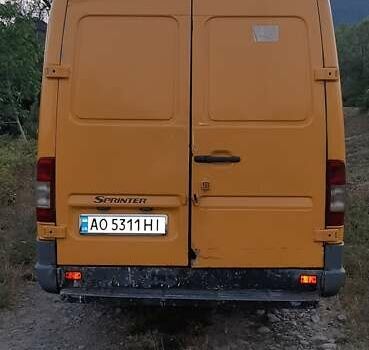 Желтый Мерседес Sprinter, объемом двигателя 2.1 л и пробегом 650 тыс. км за 7100 $, фото 25 на Automoto.ua