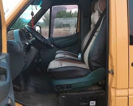 Желтый Мерседес Sprinter, объемом двигателя 2.1 л и пробегом 650 тыс. км за 7100 $, фото 9 на Automoto.ua