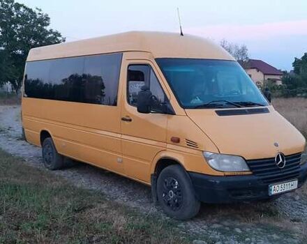 Желтый Мерседес Sprinter, объемом двигателя 2.1 л и пробегом 650 тыс. км за 7100 $, фото 4 на Automoto.ua