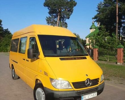 Желтый Мерседес Sprinter, объемом двигателя 2.69 л и пробегом 500 тыс. км за 6999 $, фото 2 на Automoto.ua