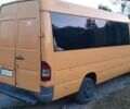 Желтый Мерседес Sprinter, объемом двигателя 2.1 л и пробегом 650 тыс. км за 7100 $, фото 5 на Automoto.ua