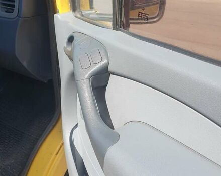 Желтый Мерседес Sprinter, объемом двигателя 2.2 л и пробегом 360 тыс. км за 10000 $, фото 14 на Automoto.ua