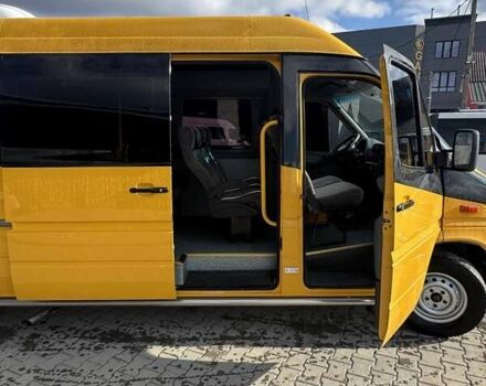 Желтый Мерседес Sprinter, объемом двигателя 2.7 л и пробегом 100 тыс. км за 19000 $, фото 4 на Automoto.ua