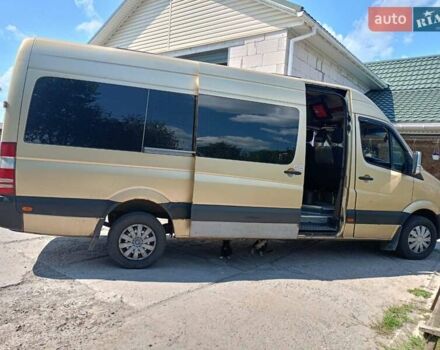 Желтый Мерседес Sprinter, объемом двигателя 2.15 л и пробегом 750 тыс. км за 13500 $, фото 10 на Automoto.ua