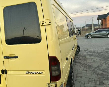 Желтый Мерседес Sprinter, объемом двигателя 0 л и пробегом 6 тыс. км за 11500 $, фото 2 на Automoto.ua