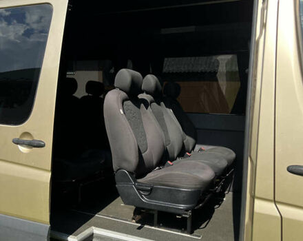Желтый Мерседес Sprinter, объемом двигателя 2.99 л и пробегом 400 тыс. км за 14500 $, фото 3 на Automoto.ua