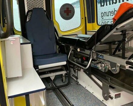 Желтый Мерседес Sprinter, объемом двигателя 2.2 л и пробегом 321 тыс. км за 13804 $, фото 1 на Automoto.ua