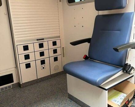 Желтый Мерседес Sprinter, объемом двигателя 2.2 л и пробегом 321 тыс. км за 13804 $, фото 4 на Automoto.ua