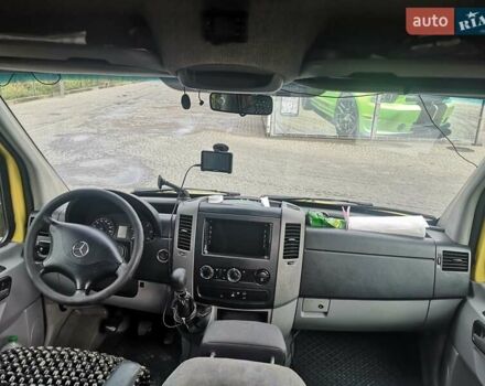 Желтый Мерседес Sprinter, объемом двигателя 3 л и пробегом 640 тыс. км за 11000 $, фото 10 на Automoto.ua