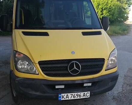 Желтый Мерседес Sprinter, объемом двигателя 2.1 л и пробегом 250 тыс. км за 12800 $, фото 3 на Automoto.ua