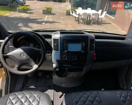 Желтый Мерседес Sprinter, объемом двигателя 2.2 л и пробегом 625 тыс. км за 14300 $, фото 3 на Automoto.ua