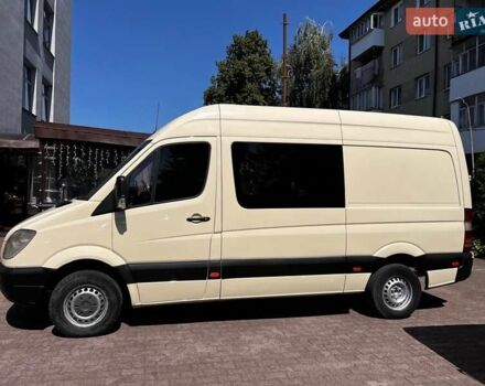 Желтый Мерседес Sprinter, объемом двигателя 2.2 л и пробегом 625 тыс. км за 14300 $, фото 7 на Automoto.ua