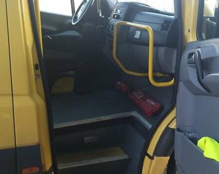 Желтый Мерседес Sprinter, объемом двигателя 2.1 л и пробегом 250 тыс. км за 12800 $, фото 1 на Automoto.ua
