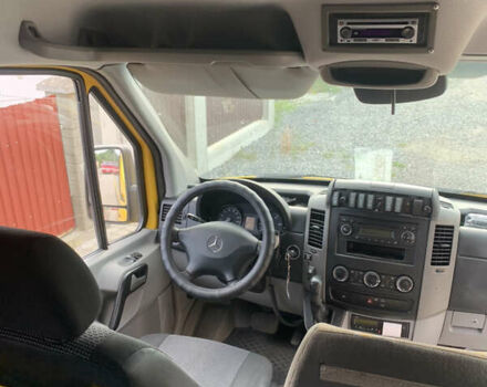 Желтый Мерседес Sprinter, объемом двигателя 2.9 л и пробегом 308 тыс. км за 32000 $, фото 4 на Automoto.ua