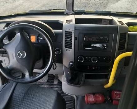Желтый Мерседес Sprinter, объемом двигателя 2.1 л и пробегом 250 тыс. км за 12800 $, фото 2 на Automoto.ua