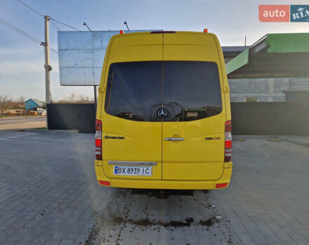Желтый Мерседес Sprinter, объемом двигателя 2.2 л и пробегом 423 тыс. км за 36500 $, фото 3 на Automoto.ua