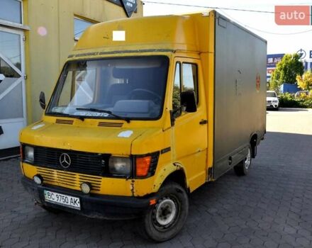 Желтый Мерседес Sprinter, объемом двигателя 2.4 л и пробегом 400 тыс. км за 1600 $, фото 1 на Automoto.ua