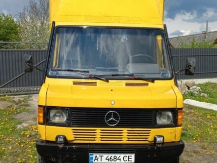 Желтый Мерседес Sprinter, объемом двигателя 2.3 л и пробегом 400 тыс. км за 3600 $, фото 1 на Automoto.ua