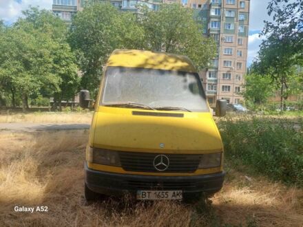 Мерседес Sprinter 1996 в Кривом Роге на Automoto.ua Желтый Мерседес Sprinter, объемом двигателя 2.3 л и пробегом 300 тыс. км за 5000 $, фото 1 на Automoto.ua