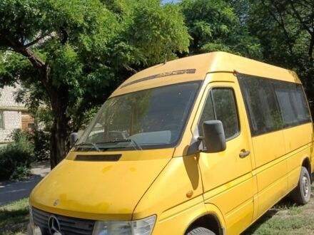 Желтый Мерседес Sprinter, объемом двигателя 2.9 л и пробегом 800 тыс. км за 4550 $, фото 1 на Automoto.ua