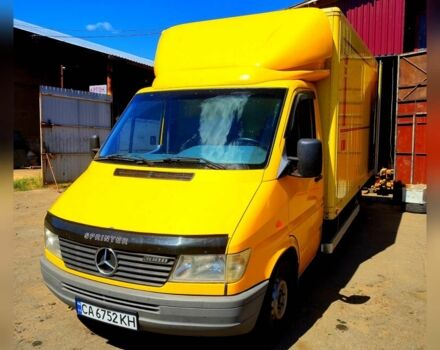 Желтый Мерседес Sprinter, объемом двигателя 2.3 л и пробегом 387 тыс. км за 7000 $, фото 1 на Automoto.ua