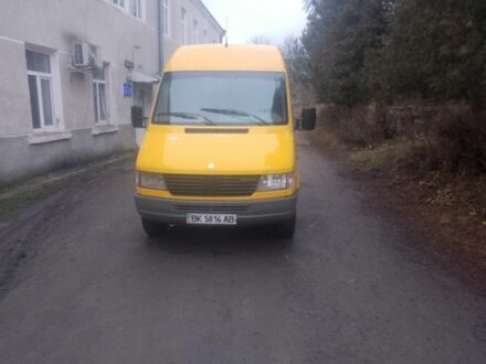 Желтый Мерседес Sprinter, объемом двигателя 0 л и пробегом 500 тыс. км за 3999 $, фото 1 на Automoto.ua