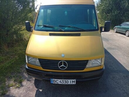 Желтый Мерседес Sprinter, объемом двигателя 3 л и пробегом 300 тыс. км за 5193 $, фото 1 на Automoto.ua