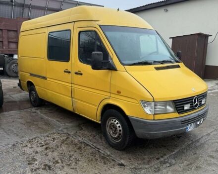 Желтый Мерседес Sprinter, объемом двигателя 3 л и пробегом 100 тыс. км за 3800 $, фото 1 на Automoto.ua