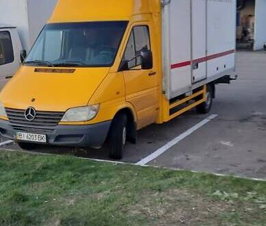 Желтый Мерседес Sprinter, объемом двигателя 2.15 л и пробегом 303 тыс. км за 12000 $, фото 1 на Automoto.ua