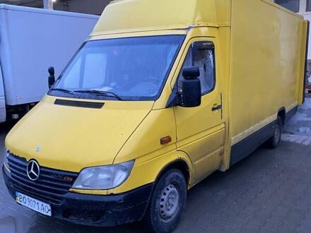 Желтый Мерседес Sprinter, объемом двигателя 2.15 л и пробегом 130 тыс. км за 6700 $, фото 1 на Automoto.ua