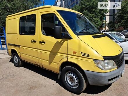 Желтый Мерседес Sprinter, объемом двигателя 2.2 л и пробегом 469 тыс. км за 6300 $, фото 1 на Automoto.ua