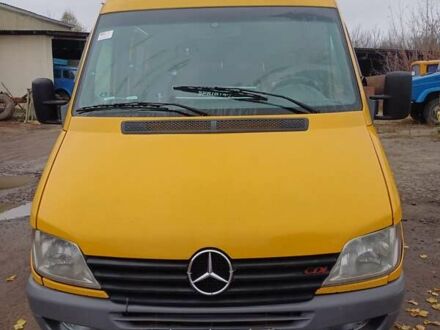 Желтый Мерседес Sprinter, объемом двигателя 2.2 л и пробегом 550 тыс. км за 10000 $, фото 1 на Automoto.ua