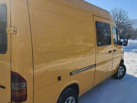 Желтый Мерседес Sprinter, объемом двигателя 2.15 л и пробегом 681 тыс. км за 8000 $, фото 1 на Automoto.ua