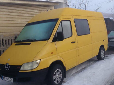 Желтый Мерседес Sprinter, объемом двигателя 2.2 л и пробегом 682 тыс. км за 8900 $, фото 1 на Automoto.ua