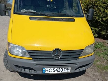 Желтый Мерседес Sprinter, объемом двигателя 2.15 л и пробегом 906 тыс. км за 7500 $, фото 1 на Automoto.ua