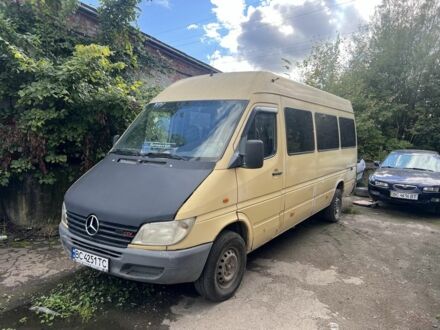 Желтый Мерседес Sprinter, объемом двигателя 2.1 л и пробегом 600 тыс. км за 4950 $, фото 1 на Automoto.ua