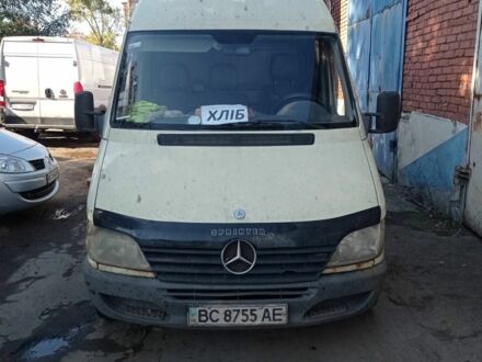 Желтый Мерседес Sprinter, объемом двигателя 2.2 л и пробегом 400 тыс. км за 2900 $, фото 1 на Automoto.ua