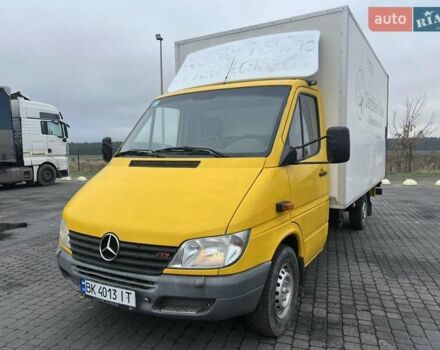 Желтый Мерседес Sprinter, объемом двигателя 2.1 л и пробегом 370 тыс. км за 10400 $, фото 1 на Automoto.ua