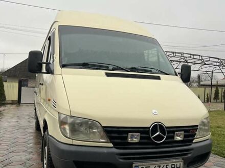 Желтый Мерседес Sprinter, объемом двигателя 2.15 л и пробегом 100 тыс. км за 7900 $, фото 1 на Automoto.ua