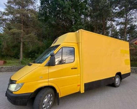 Желтый Мерседес Sprinter, объемом двигателя 2.15 л и пробегом 554 тыс. км за 8000 $, фото 1 на Automoto.ua