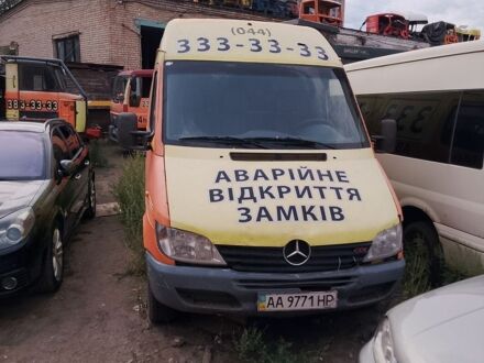 Желтый Мерседес Sprinter, объемом двигателя 2.15 л и пробегом 850 тыс. км за 3500 $, фото 1 на Automoto.ua