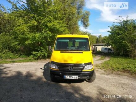 Желтый Мерседес Sprinter, объемом двигателя 2.15 л и пробегом 440 тыс. км за 5750 $, фото 1 на Automoto.ua