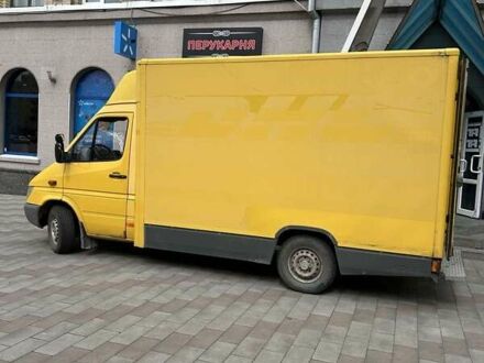 Жовтий Мерседес Sprinter, об'ємом двигуна 2.15 л та пробігом 303 тис. км за 8350 $, фото 1 на Automoto.ua