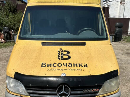 Мерседес Sprinter 2002 у Калуше на Automoto.ua Жовтий Мерседес Sprinter, об'ємом двигуна 2.15 л та пробігом 350 тис. км за 5000 $, фото 1 на Automoto.ua
