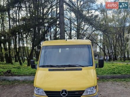 Желтый Мерседес Sprinter, объемом двигателя 2.7 л и пробегом 62 тыс. км за 9300 $, фото 1 на Automoto.ua