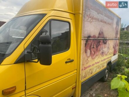 Желтый Мерседес Sprinter, объемом двигателя 2.2 л и пробегом 460 тыс. км за 7500 $, фото 1 на Automoto.ua