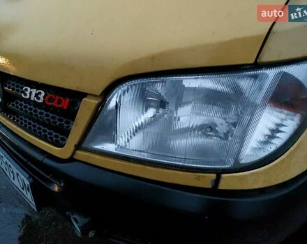 Желтый Мерседес Sprinter, объемом двигателя 2.2 л и пробегом 100 тыс. км за 9000 $, фото 1 на Automoto.ua