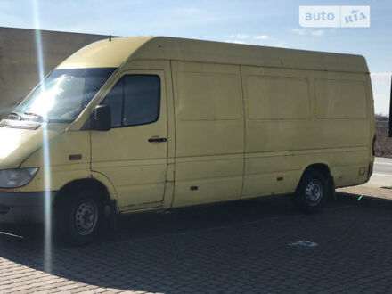 Желтый Мерседес Sprinter, объемом двигателя 2.2 л и пробегом 600 тыс. км за 4900 $, фото 1 на Automoto.ua