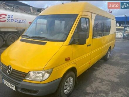Желтый Мерседес Sprinter, объемом двигателя 2.69 л и пробегом 500 тыс. км за 10000 $, фото 1 на Automoto.ua