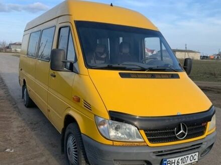 Желтый Мерседес Sprinter, объемом двигателя 2.15 л и пробегом 582 тыс. км за 8500 $, фото 1 на Automoto.ua
